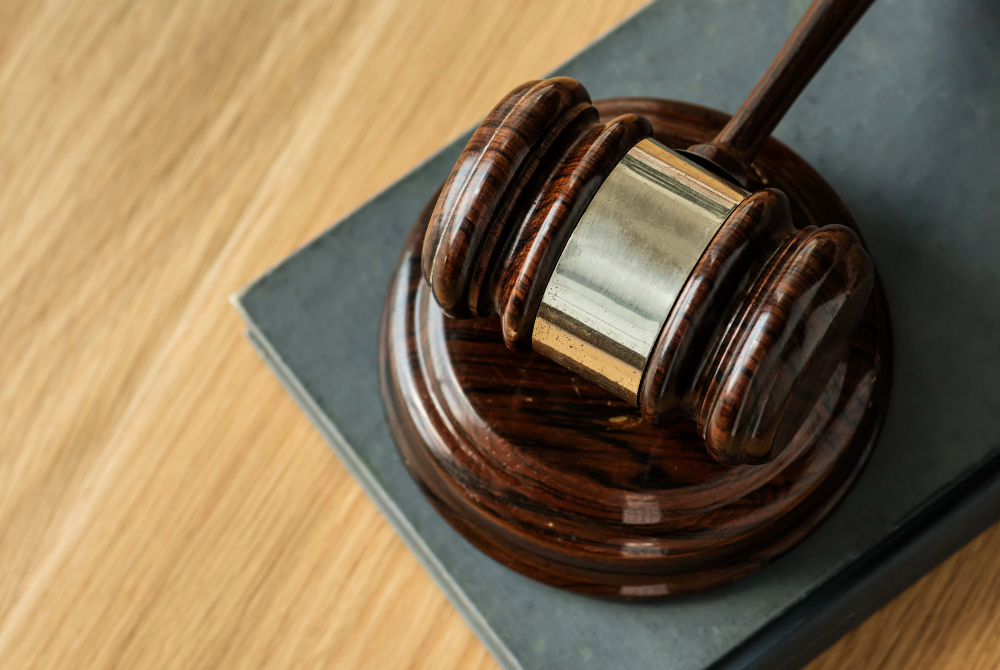 Understanding the Difference Between Commercial and Civil Litigation